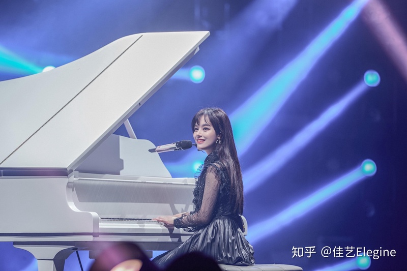 黄霄云